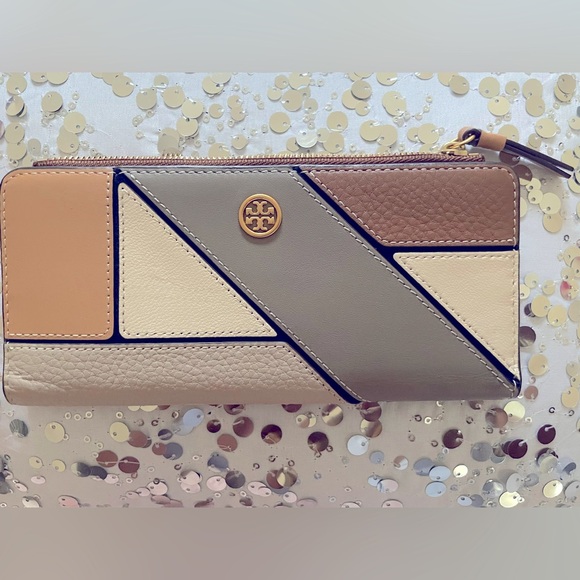 Tory Burch Handbags - EUC Tory Burch Robinson Leather Zip Slim Wallet